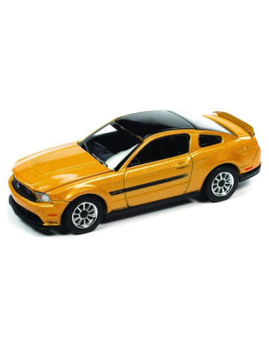 Auto World Mustang GT/CS 2012 Escala 1:64 Amarillo