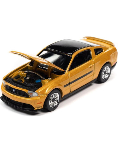 Auto World Mustang GT/CS 2012 Escala 1:64 Amarillo