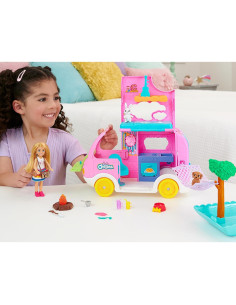 Barbie Camper Chelsea 2-en-1 con Muñeca y Accesorios 2