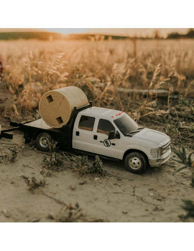 Camión Ford Big Country Toys con Prensa de Heno 1:20