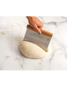 Cortador de Masa Nordic Ware con Mango de Madera de Haya 2