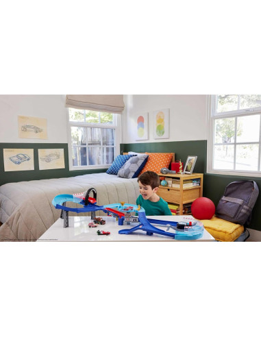 Juego de Pista GRC Jumping Raceway Mattel Cars con 2 Coches