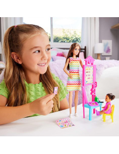 Muñeca Barbie Maestra con Muñeca Pequeña y Accesorios 2