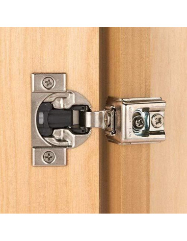 Bisagra de Gabinete Blum 39C355B Cierre Suave 1-1/4" Niquelada