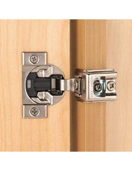 Bisagra de Gabinete Blum 39C355B Cierre Suave 1-1/4" Niquelada