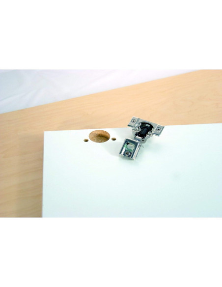 Bisagra de Gabinete Blum 39C355B Cierre Suave 1-1/4" Niquelada