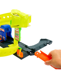 Set de Juego Hot Wheels Ataque Espiral de Serpiente con Auto 1:64 2