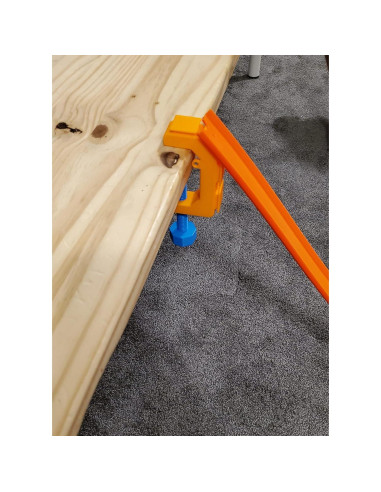 Abrazadera C para pistas Hot Wheels y Matchbox 1:64 - SpeedFreakCNC