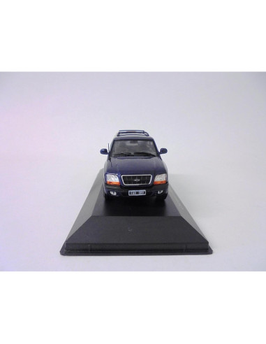 Coche a escala 1/43 OPO 10 Chevrolet Blazer 2004