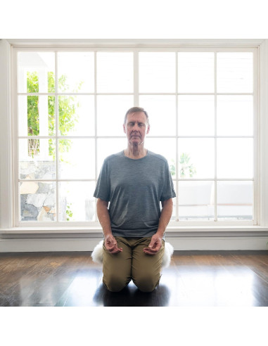 Banco de Meditación Pomoloso con Funda de Piel de Oveja