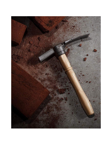 Martillo de Albañil Hultafors M 600 - Hierro y Mango de Nogal