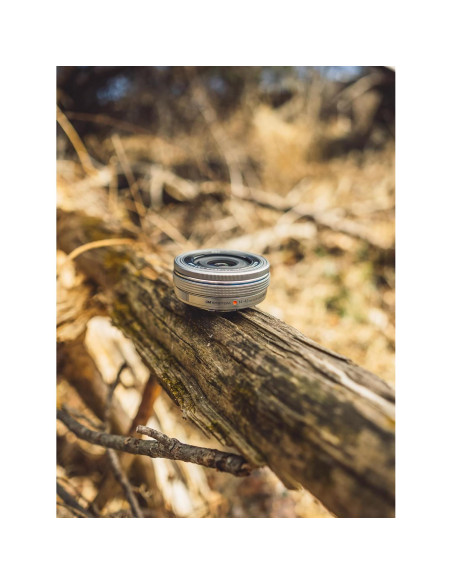 Lente OM SYSTEM M.Zuiko 14-42mm F3.5-5.6 EZ Plata para Micro Cuatro Tercios