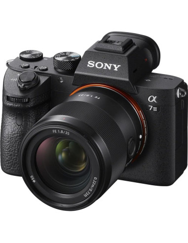 Lente Sony FE 35mm f/1.8 para Cámaras E - Incluye Kit de Filtros