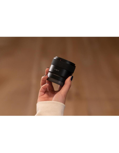 Lente Gran Angular Sony E 11 mm F1.8 APS-C - SEL11F18