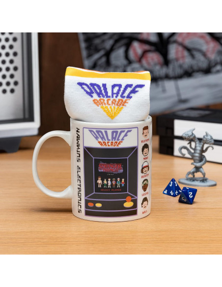 Juego de Taza y Calcetines Stranger Things Paladone 300ml