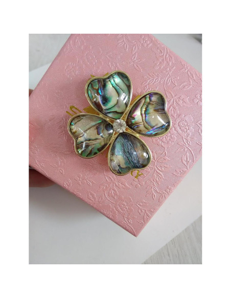 Broche de joyería dorado con clip magnético de flor de concha
