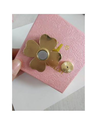 Broche de joyería dorado con clip magnético de flor de concha