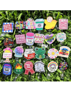 24 Porta Insignias Divertidos Hotlea para Enfermeras y Médicos 2