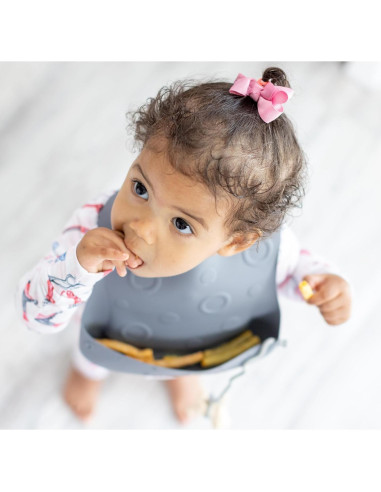 Babero de Silicona Ajustable Busy Baby Bungee con Utensilios