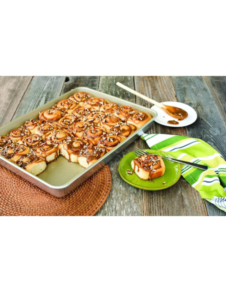 Bandeja para Pastel Alta de Aluminio Antiadherente Nordic Ware 45.7x33cm