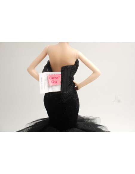 Vestido de Muñeca de Terciopelo Negro Cora Gu 30.48 cm Hecho a Mano