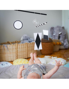 Conjunto de Móviles Visuales Montessori Munari y Sonajeros 2