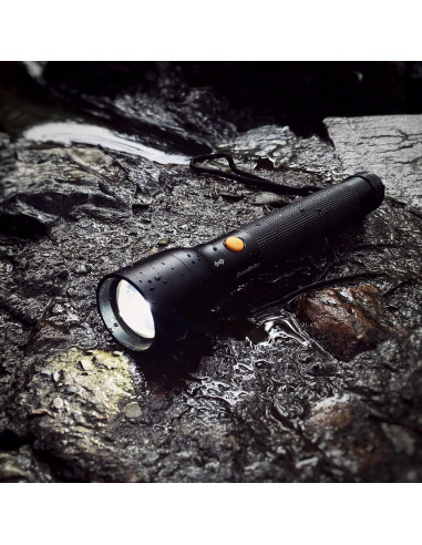 Linterna Táctica EverBrite 900 Lúmenes Zoomable 3 Modos