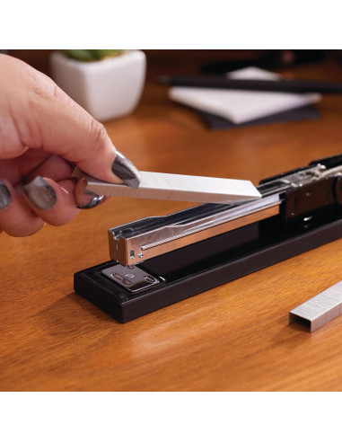 Grapadora metálica Swingline S7040501, 20 hojas, negra