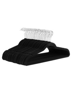 Perchas de Traje Antideslizantes Amazon Basics - Paquete de 30