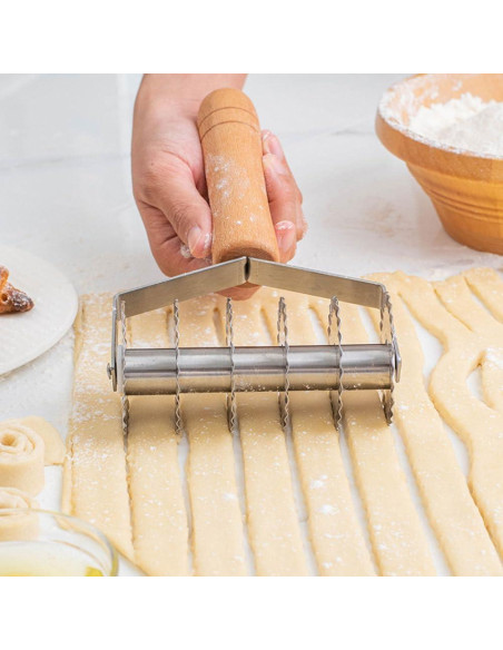 Cortador de Masa DOITOOL de Acero Inoxidable con Mango de Madera