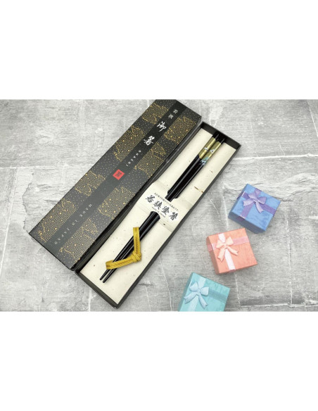 Palillos Japoneses Premium de Madera con Arte de Laca - Grulla Dorada Palillos Japoneses Premium de Madera con Arte de Laca - Grulla Dorada