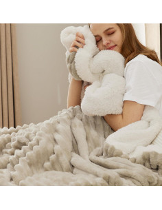 Manta de Sherpa Bedsure Beige 127x152 cm - Suave y Cálida 2