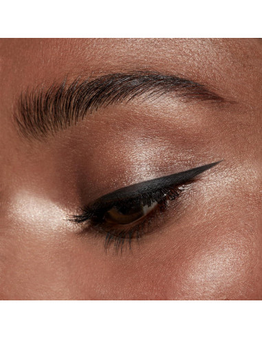 Delineador de Ojos Líquido Impermeable Stila Negro Intenso