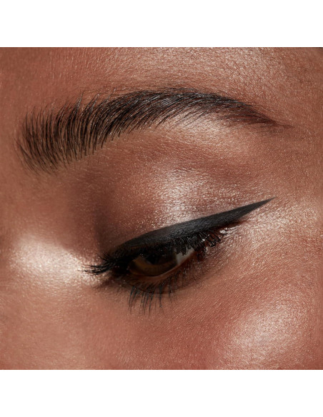 Delineador de Ojos Líquido Impermeable Stila Negro Intenso