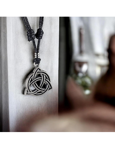 Collar Ajustable Triquetra BlueRica Unisex 45-91 cm