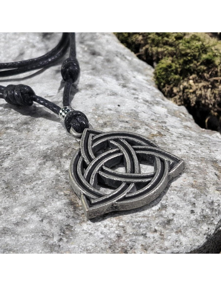 Collar Ajustable Triquetra BlueRica Unisex 45-91 cm