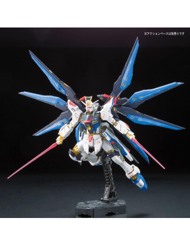 Modelo a Escala Strike Freedom Gundam Bandai RG 1/144