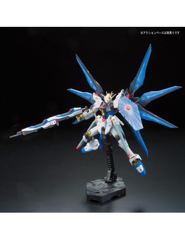 Modelo a Escala Strike Freedom Gundam Bandai RG 1/144