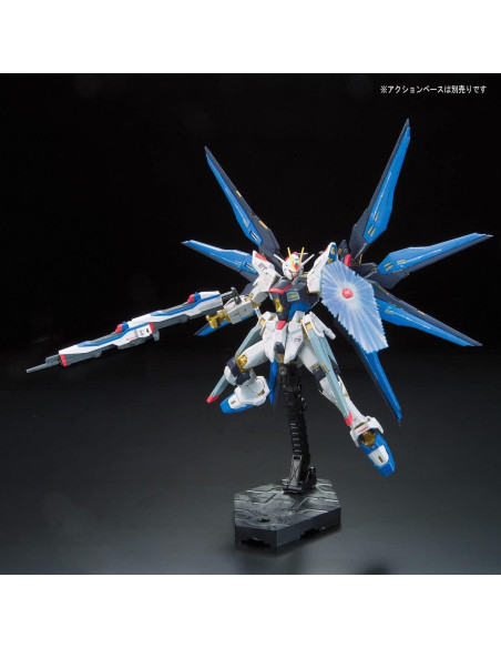 Modelo a Escala Strike Freedom Gundam Bandai RG 1/144