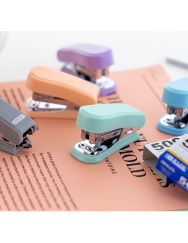 Mini Grapadora BAZIC con 500 Grapas Estándar Color Pastel