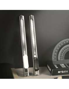 Cortador de Cajas M&G Retráctil 9mm Paquete de 4 Blanco y Negro 2