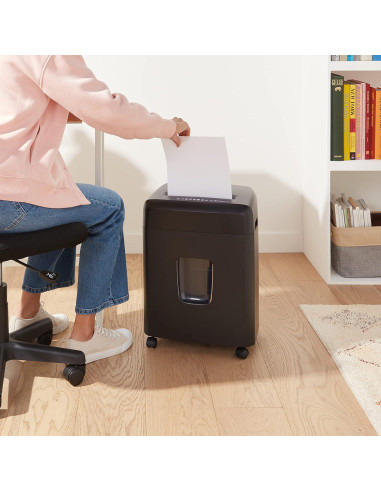 Trituradora de Papel Amazon Basics 15 Hojas Corte Cruzado