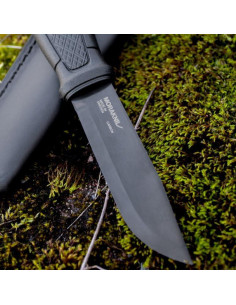 Cuchillo Morakniv Garberg BlackBlade Carbon con Kit de Supervivencia 2