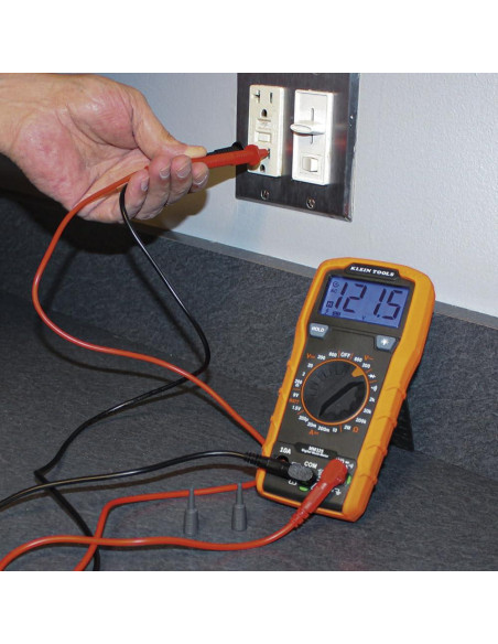 Multímetro Klein Tools MM325, 600V AC/DC, prueba de baterías