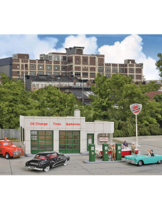 Gasolinera Walthers HO 933-3479 con 3 bombas y letreros 2