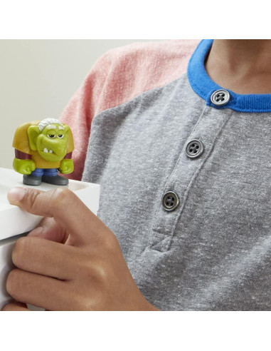 Figura Mini Empleado Tienda Gasolina Disney Pixar Onward