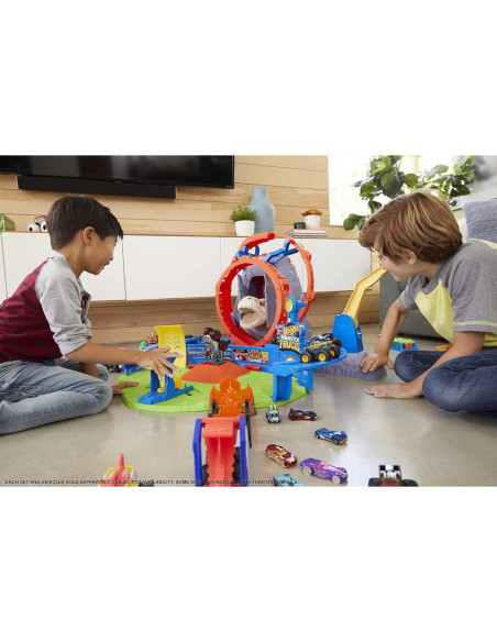 Hot Wheels Monster Trucks Lanzar y Golpear Set 1:64