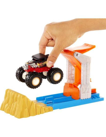 Hot Wheels Monster Trucks Lanzar y Golpear Set 1:64