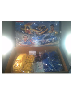 Modelo a Escala 1:24 Monogram Ford Thunderbirds 1985