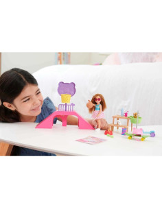 Muñeca Barbie Chelsea Parque de Patinaje con 2 Cachorros 2